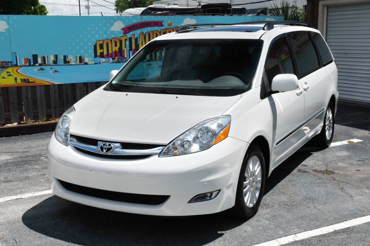 Used 2010 Toyota Sienna XLE Limited FWD image 1