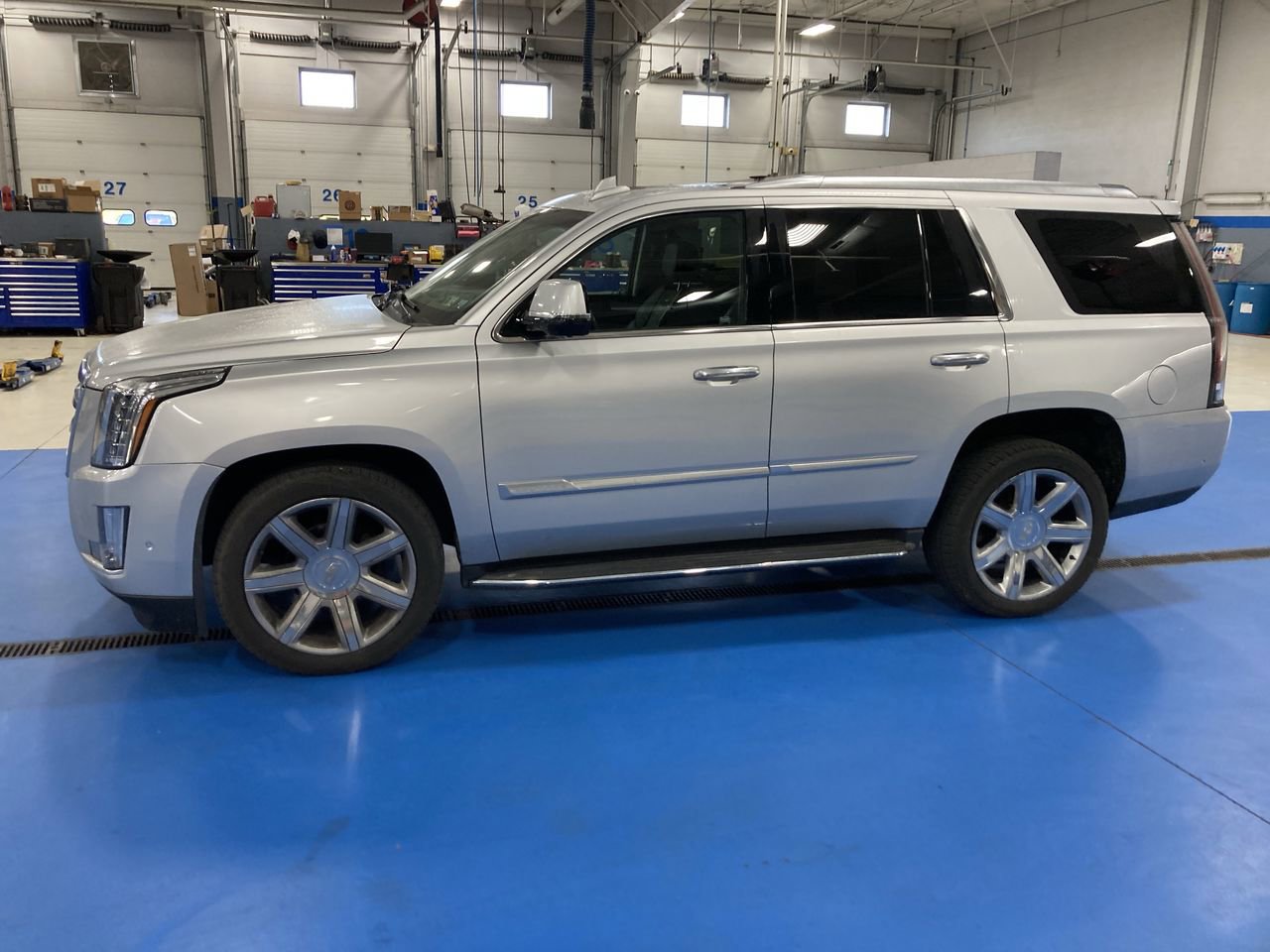 Used 2020 Cadillac Escalade Luxury AWD/4WD image 4