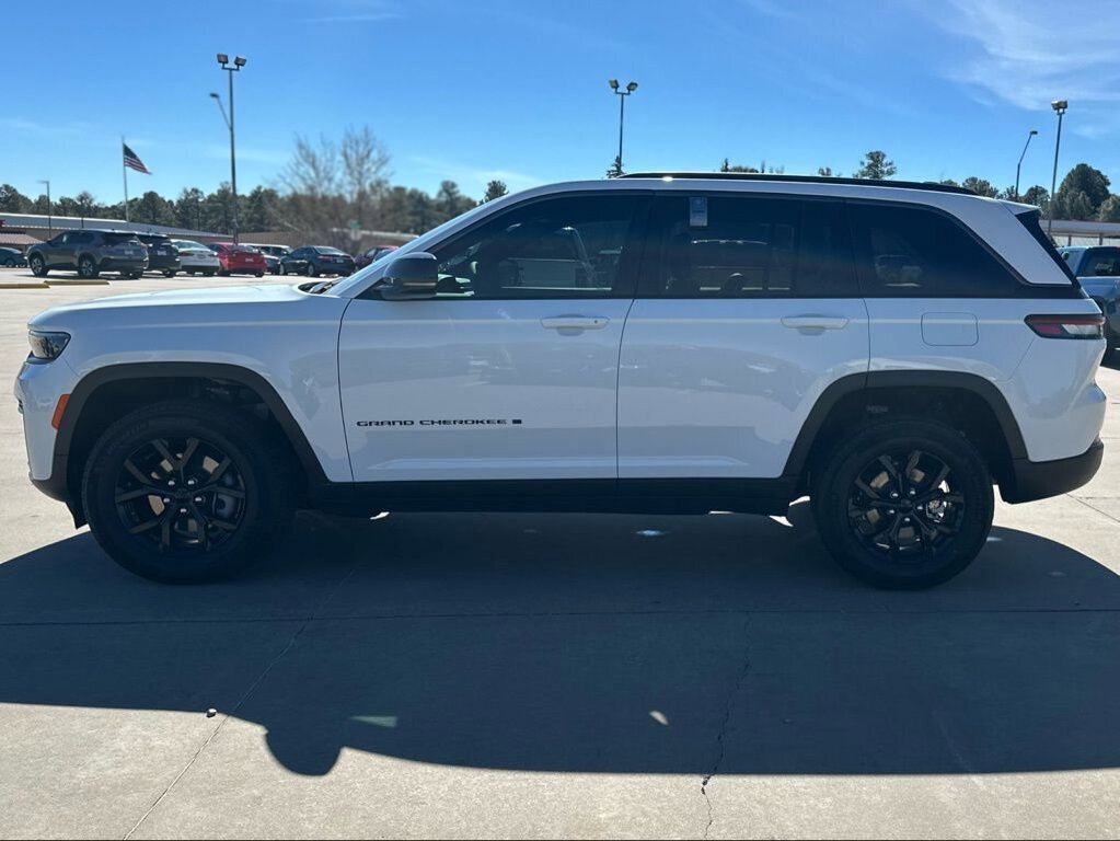 New 2026 Jeep Grand Cherokee Altitude image 6