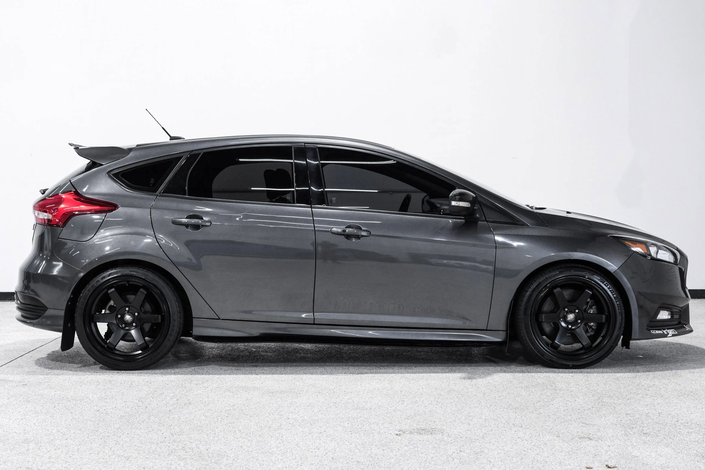 Used 2018 Ford Focus ST image 5