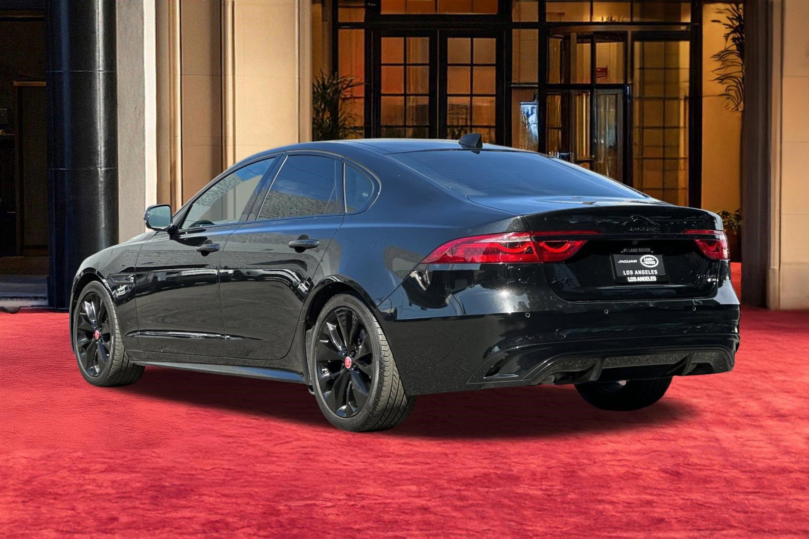 Used 2022 Jaguar XF R-Dynamic SE image 4
