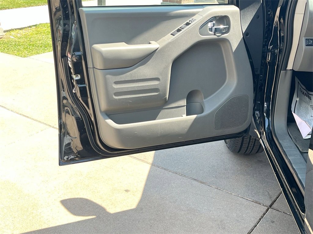 Used 2020 Nissan Frontier SV image 13