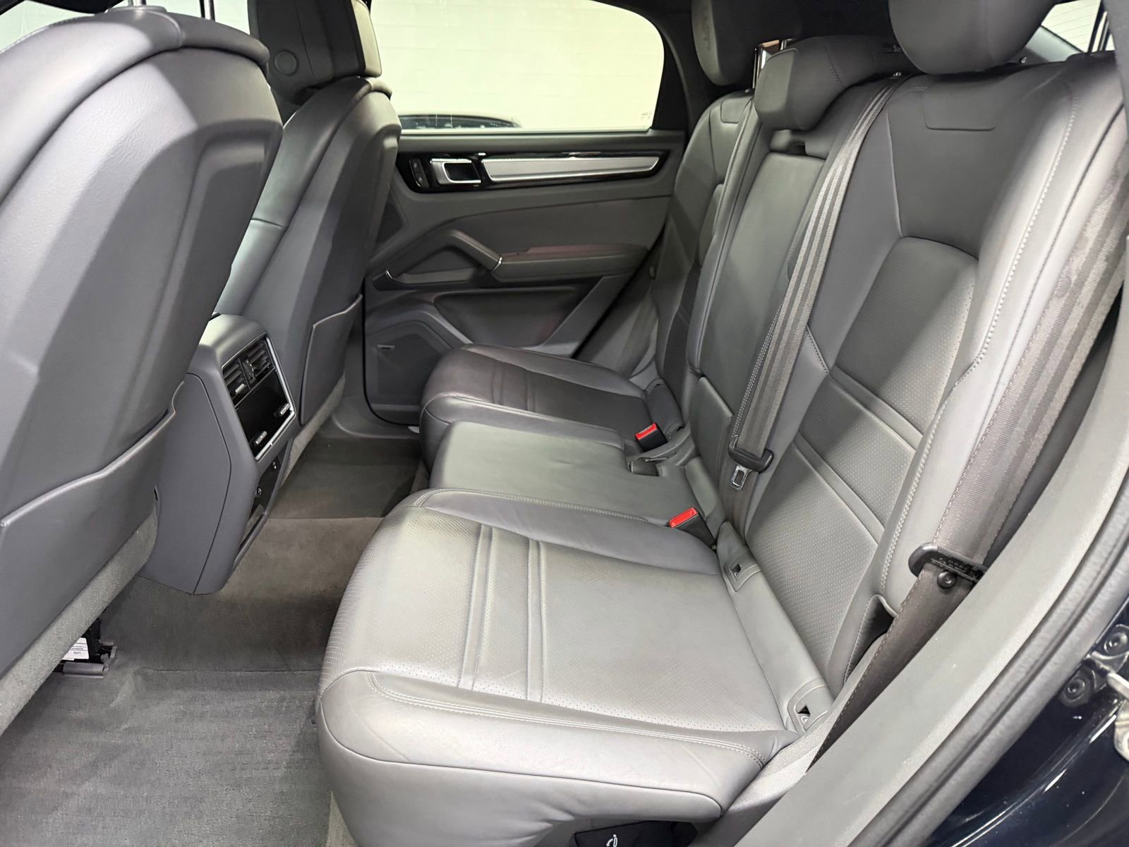 Used 2023 Porsche Cayenne Coupe image 22