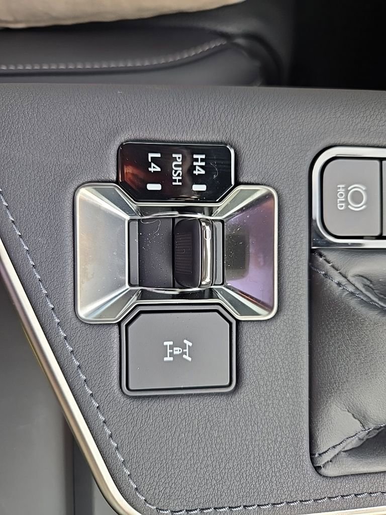 Used 2025 Lexus GX 550 w/ Accessory Package (2T) image 26