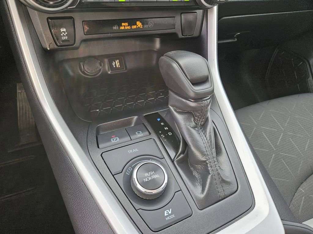 Used 2025 Toyota RAV4 XLE image 29