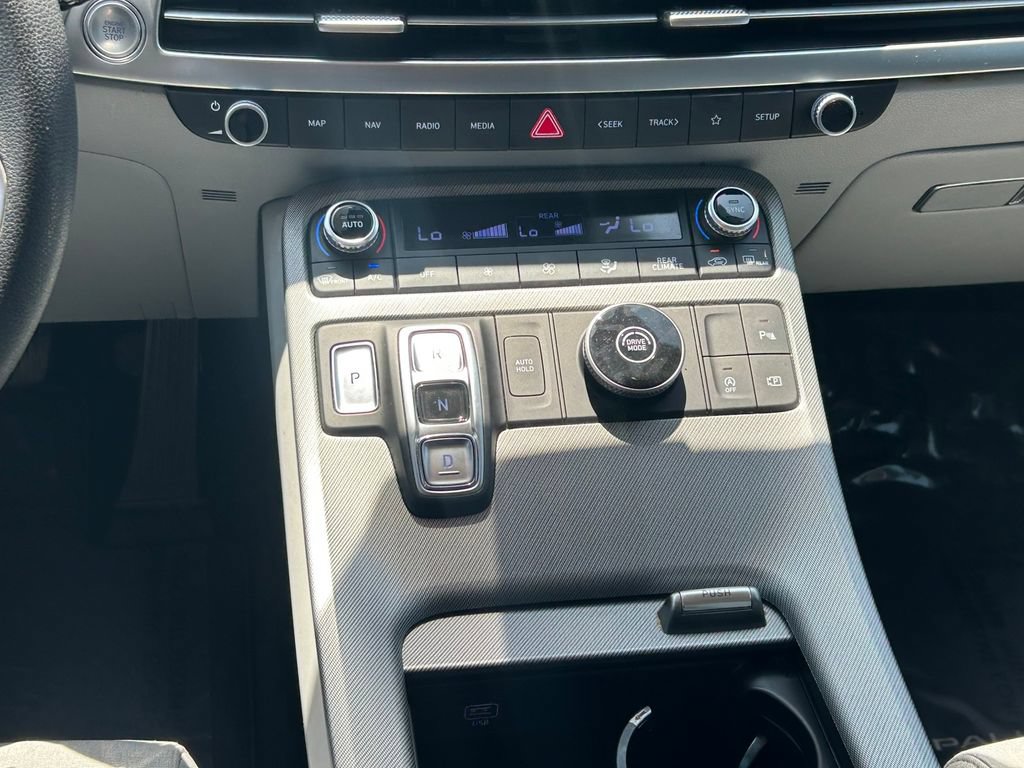 Used 2025 Hyundai Palisade SE FWD image 19