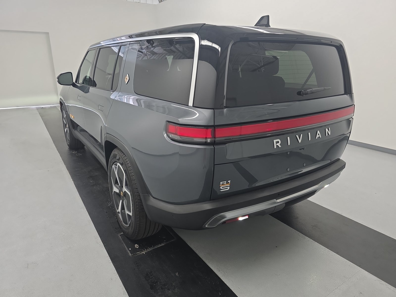 Used 2024 Rivian R1S Adventure Quad AWD/4WD image 3