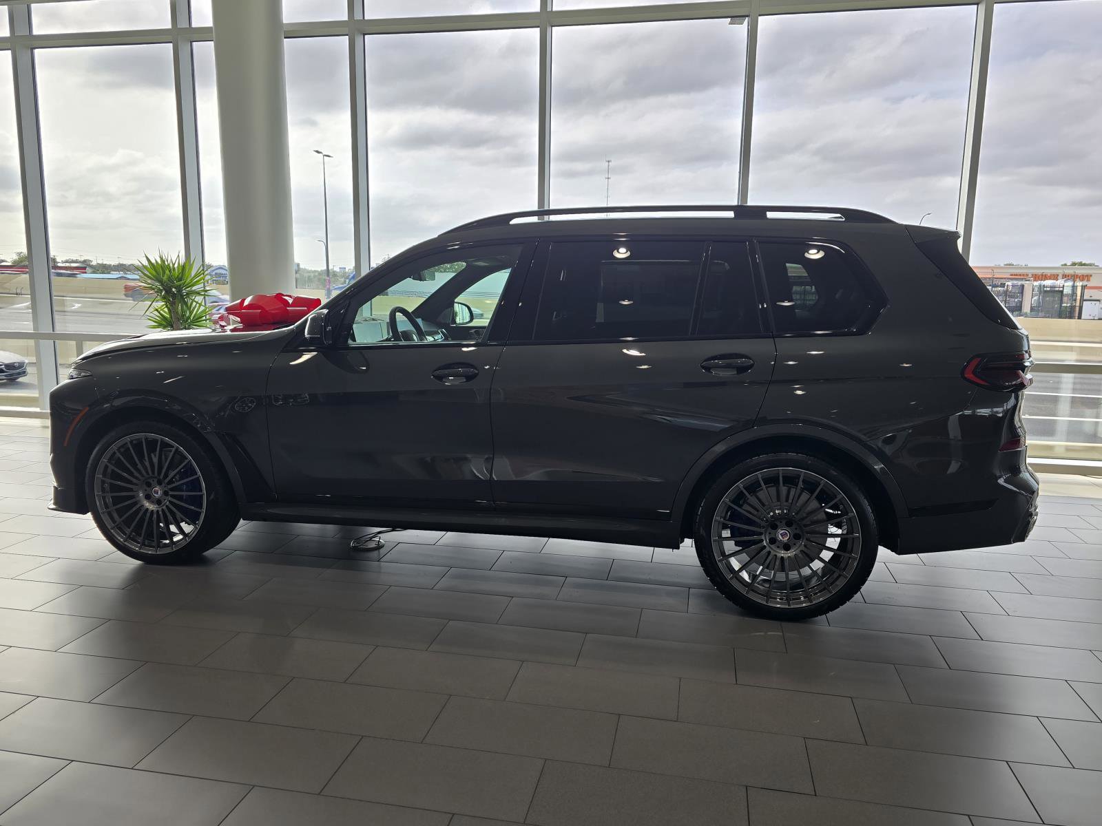 New 2026 BMW ALPINA XB7 image 5