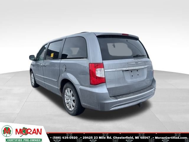 Used 2013 Chrysler Town & Country Touring image 3