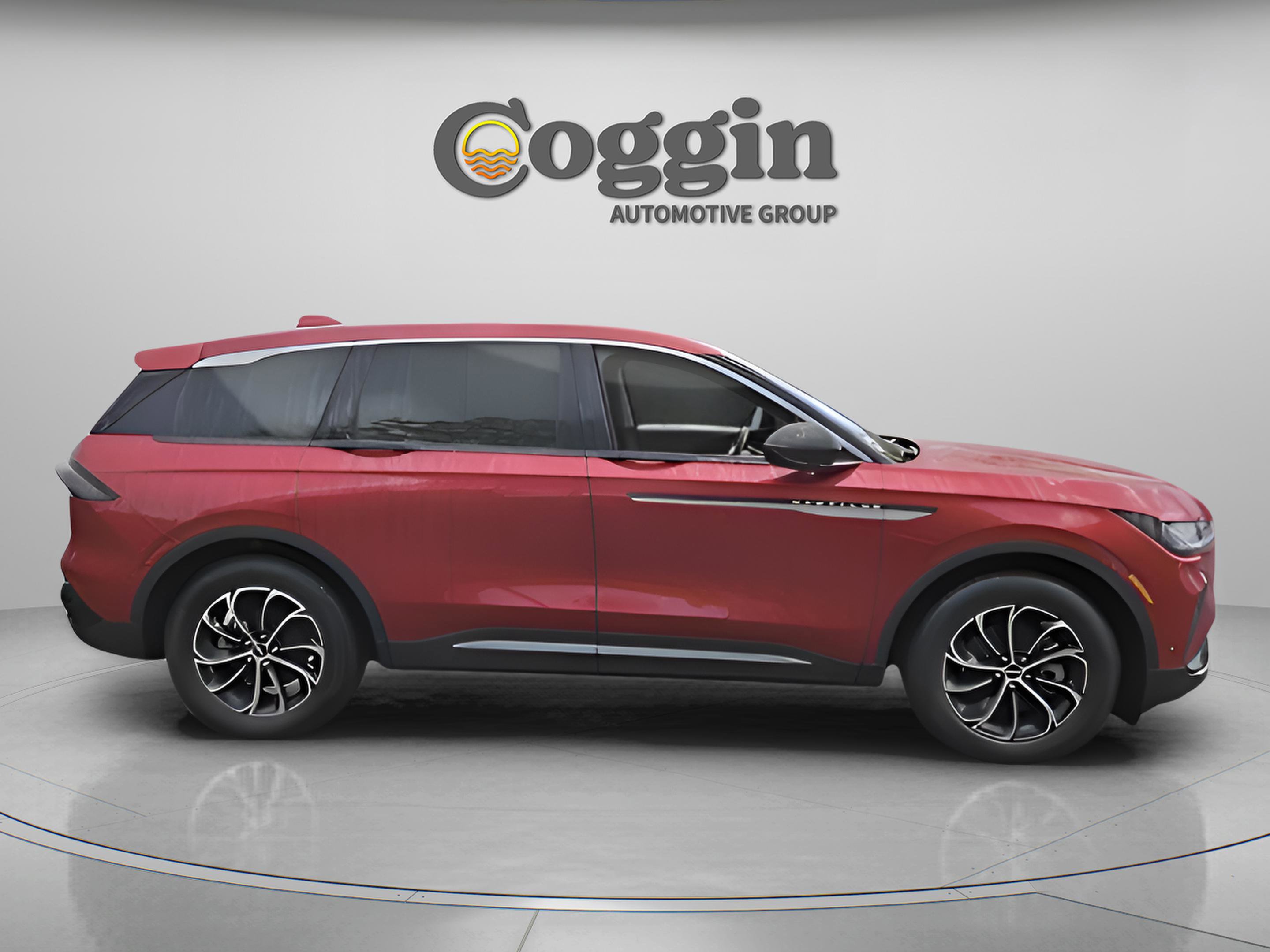 Used 2024 Lincoln Nautilus Premier image 4