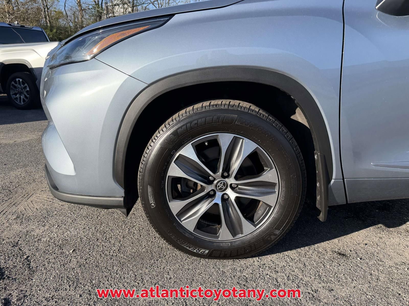 Used 2023 Toyota Highlander XLE AWD/4WD image 14