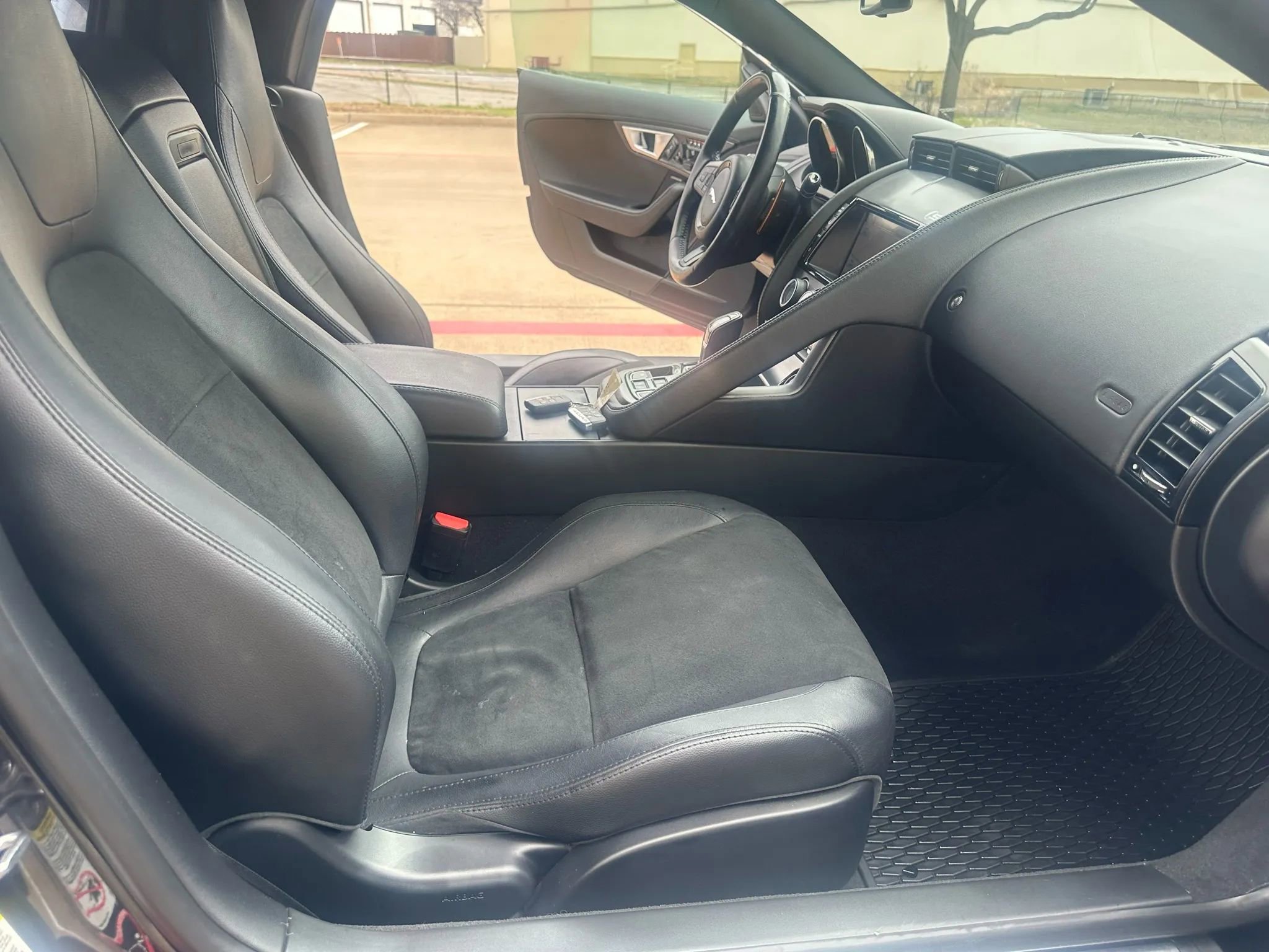 Used 2014 Jaguar F-TYPE S image 19