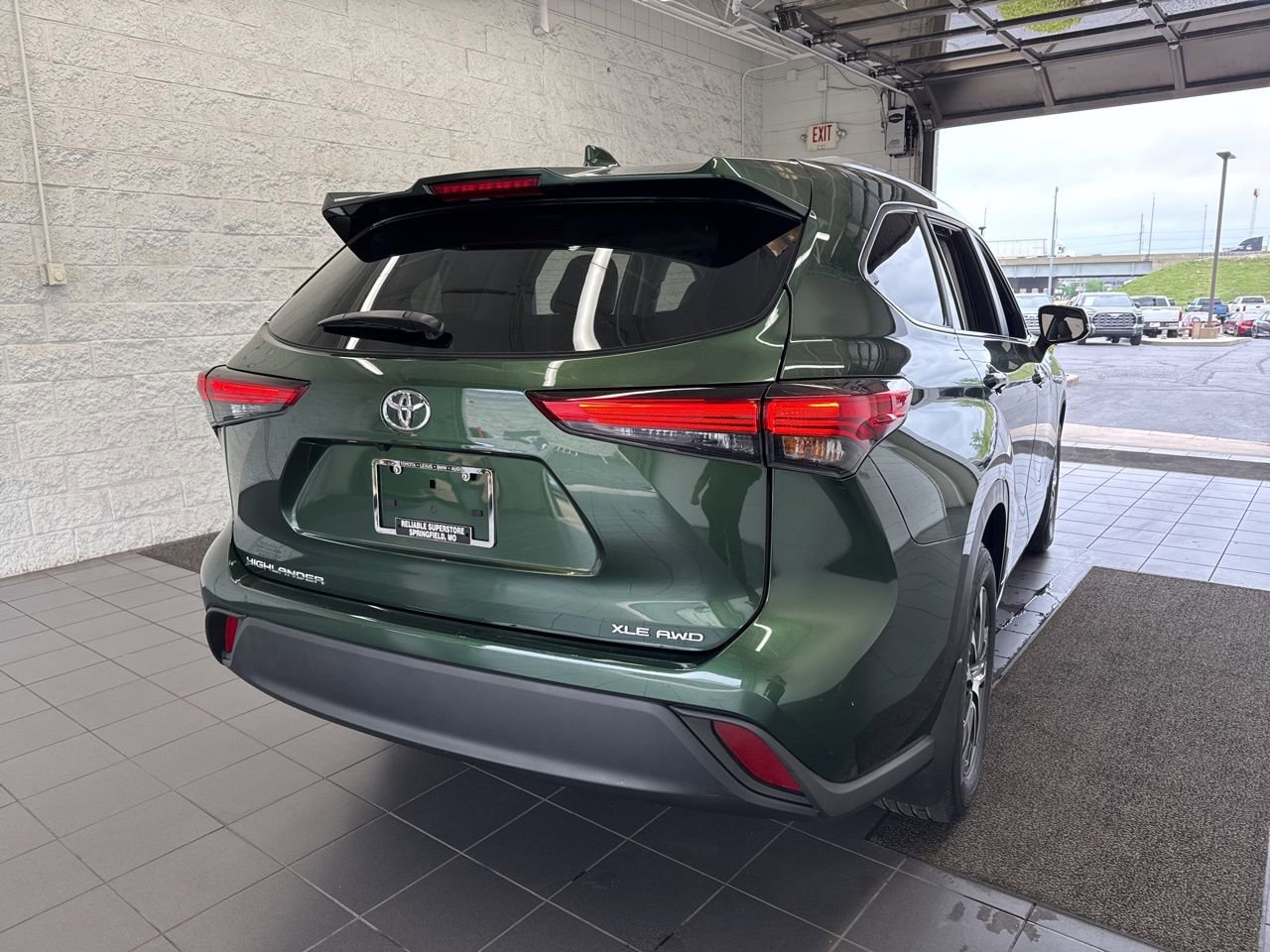 Used 2023 Toyota Highlander XLE image 7