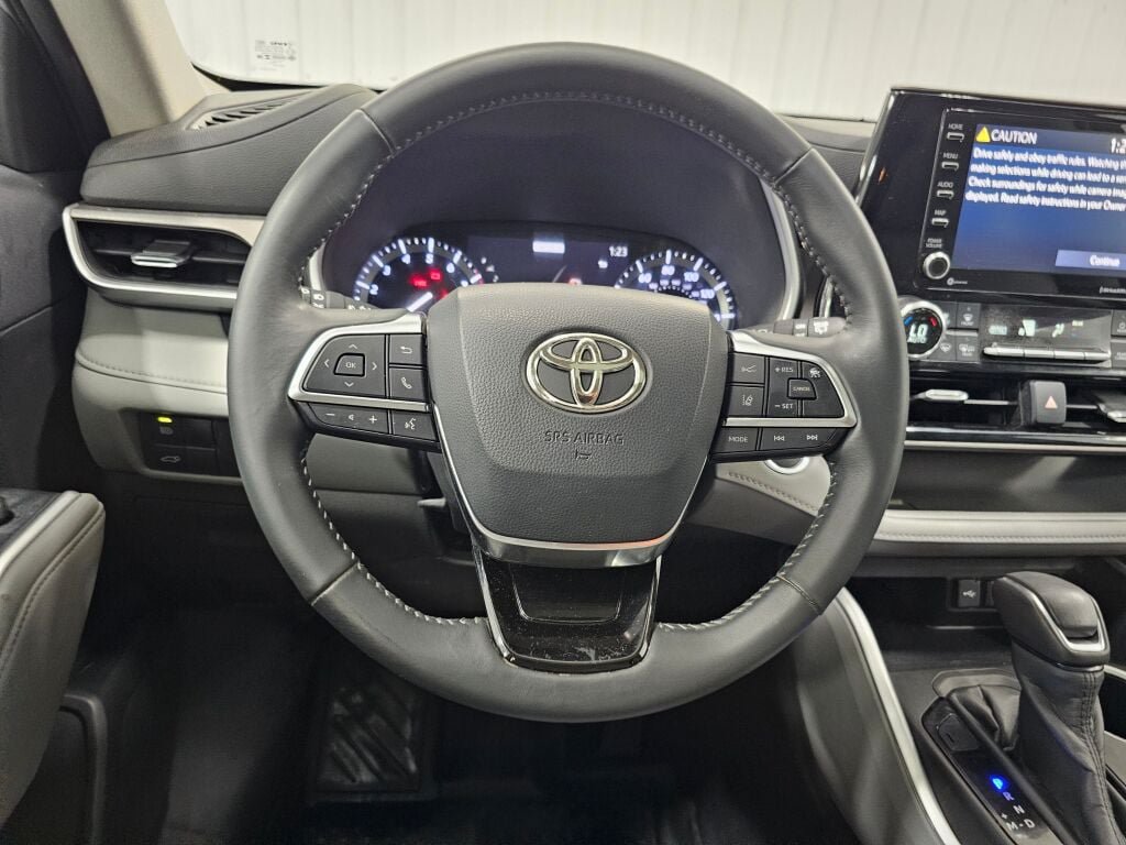 Used 2020 Toyota Highlander XLE AWD/4WD image 14