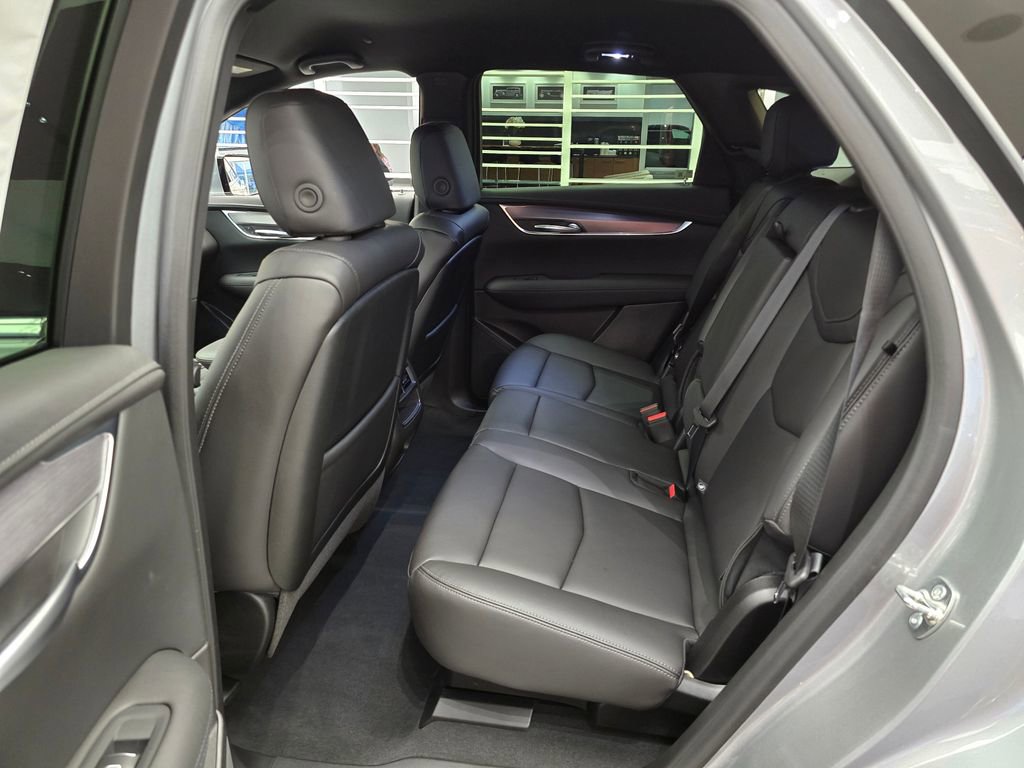 New 2025 Cadillac XT5 Luxury image 16
