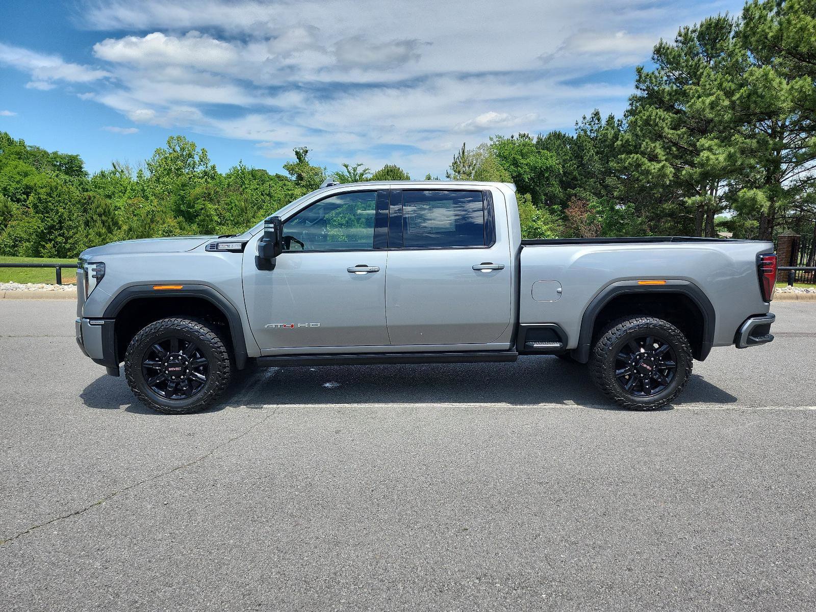 Certified 2025 GMC Sierra 2500 AT4 w/ AT4 Premium Plus Package AWD/4WD image 2