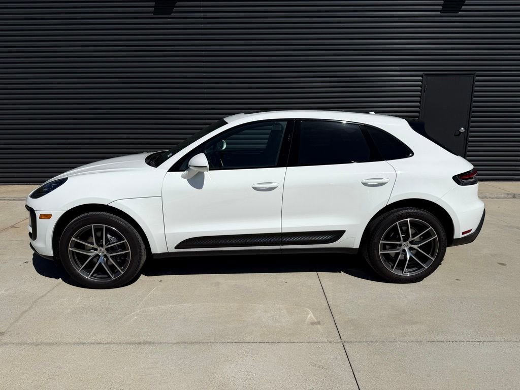 Used 2023 Porsche Macan Base image 2