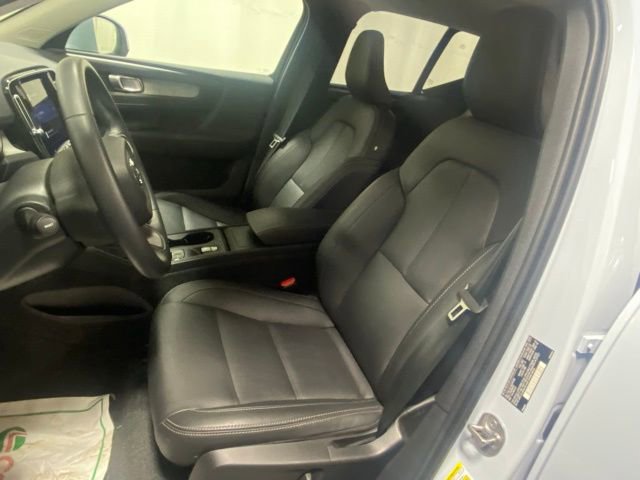Certified 2025 Volvo XC40 B5 Core AWD/4WD image 11