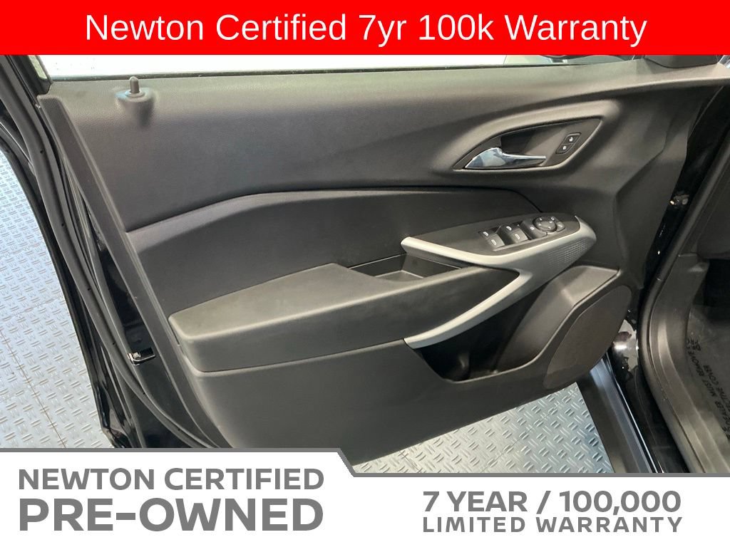 Used 2025 Chevrolet Trax LS FWD image 20