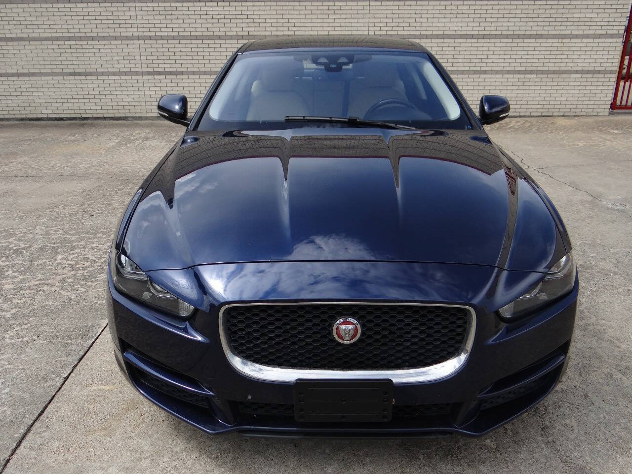 Used 2018 Jaguar XE Premium AWD/4WD image 10
