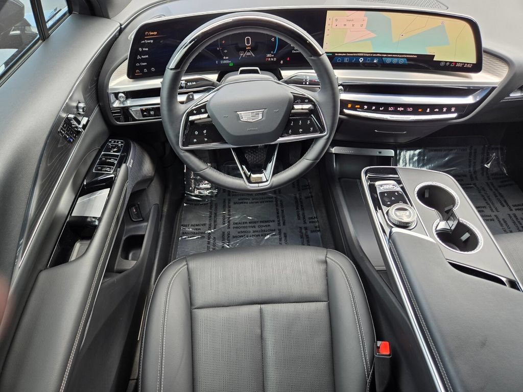 Used 2024 Cadillac Lyriq Luxury AWD/4WD image 14