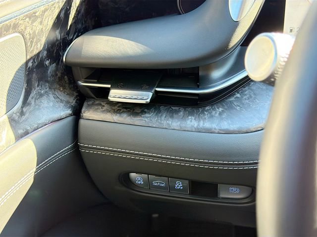 Used 2025 Genesis G90 3.5T image 36