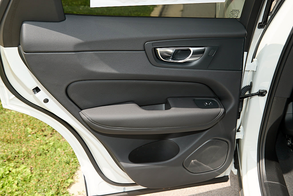 New 2026 Volvo XC60 T8 Plus w/ Climate Package AWD/4WD image 18