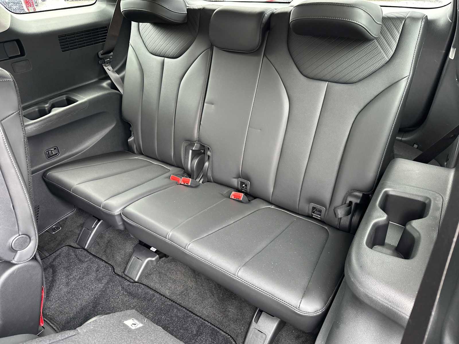 Used 2025 Hyundai Palisade SEL FWD image 25