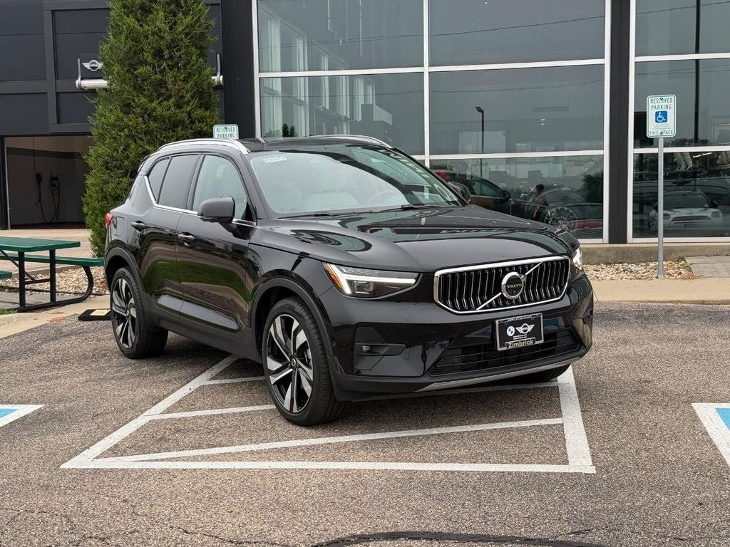 Used 2023 Volvo XC40 B5 Ultimate w/ Climate Package AWD/4WD image 1