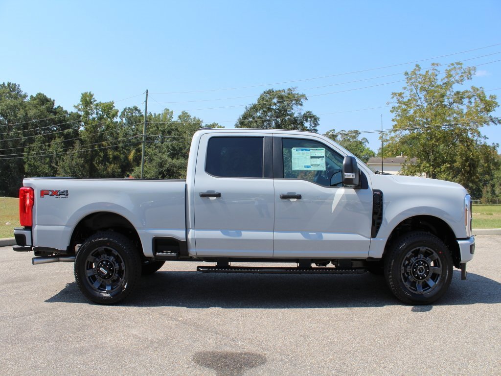 New 2026 Ford F250 4x4 Crew Cab Super Duty image 2