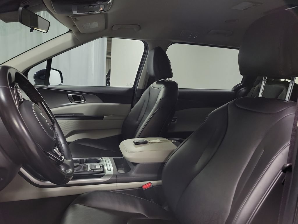 Used 2023 Kia Carnival LX FWD image 15