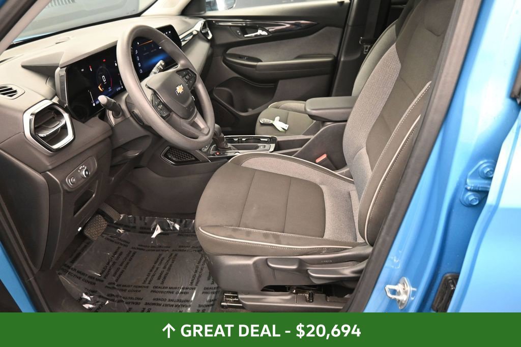 Used 2025 Chevrolet TrailBlazer LT AWD/4WD image 29