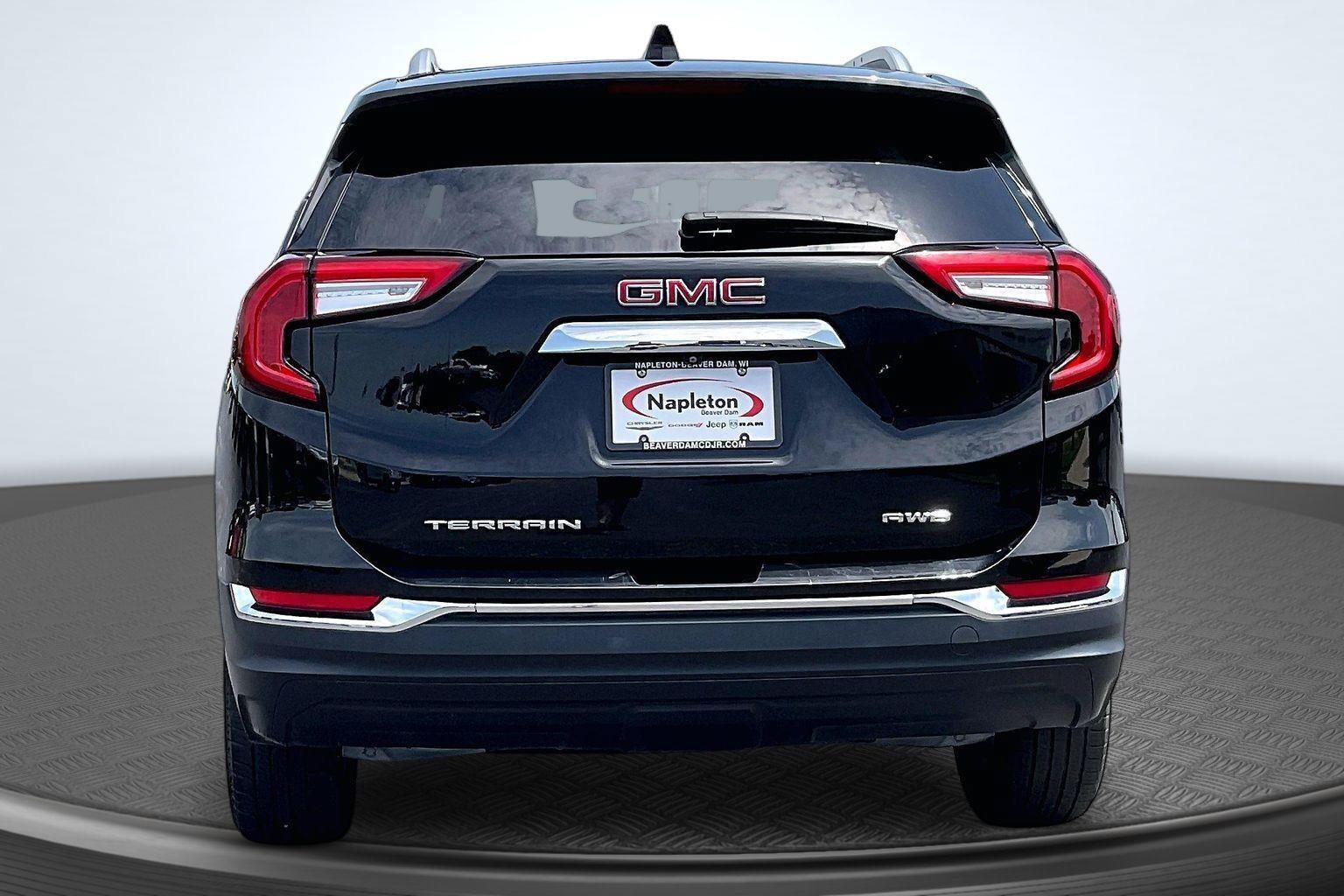 Used 2024 GMC Terrain SLT AWD/4WD image 4