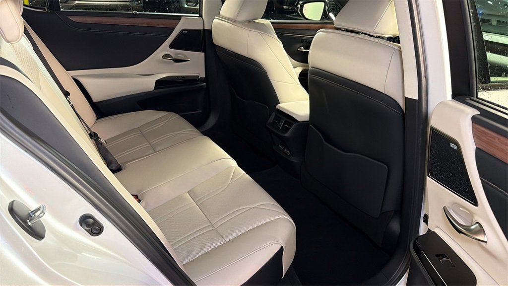 Certified 2025 Lexus ES 350 Ultra Luxury w/ Accessory Package (Z2) image 12