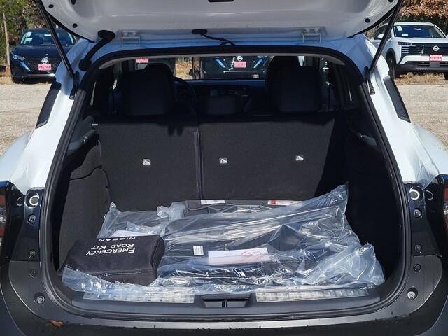 New 2025 Nissan Kicks SR w/ Illumination Package image 7