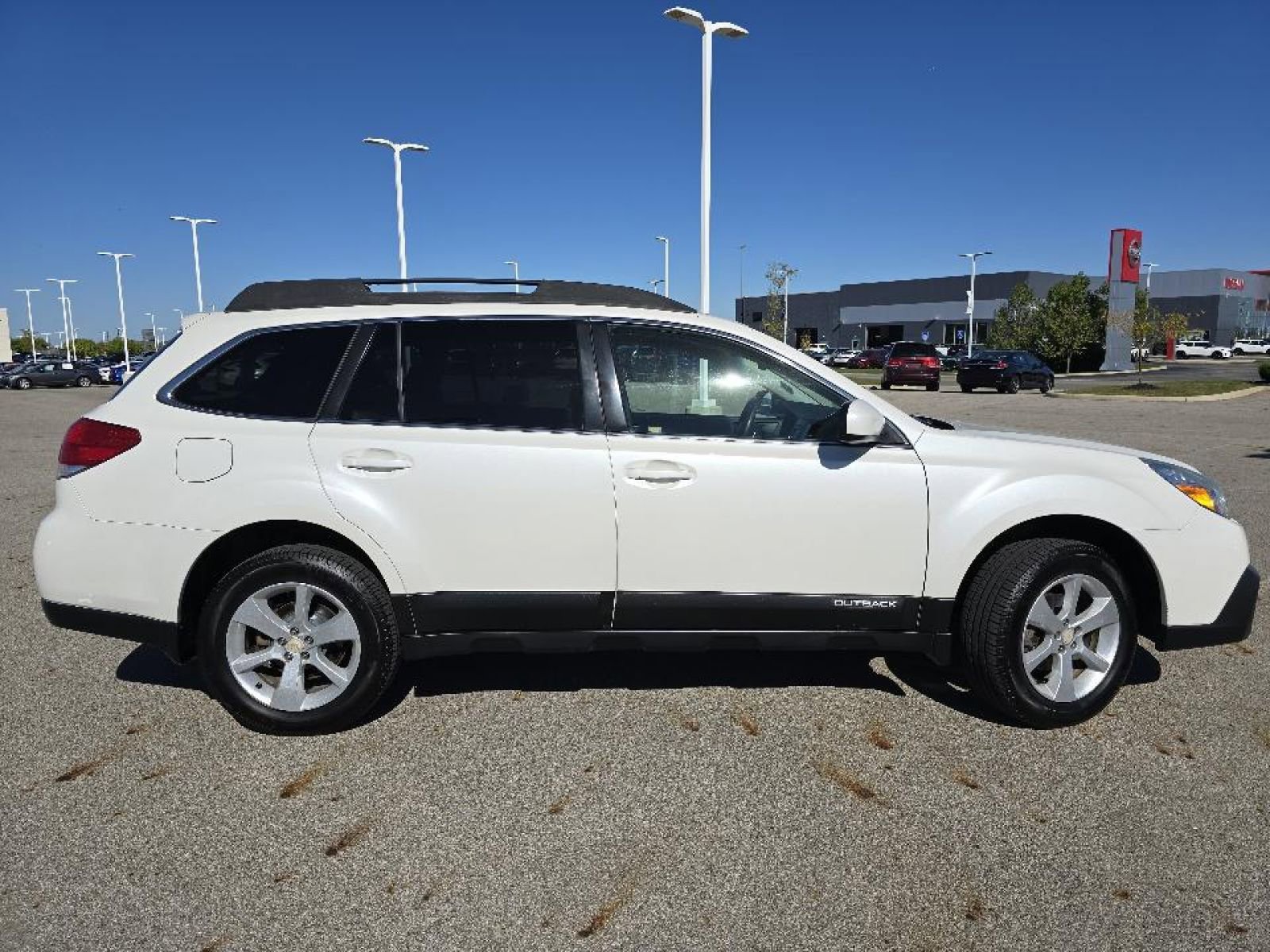 Used 2014 Subaru Outback 2.5i Premium AWD/4WD image 21