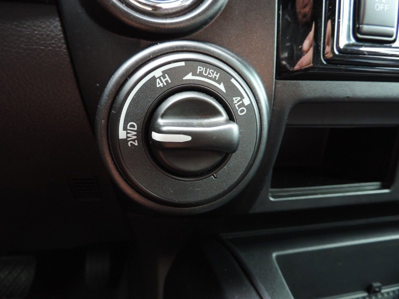 Used 2023 Nissan Titan PRO-4X image 25