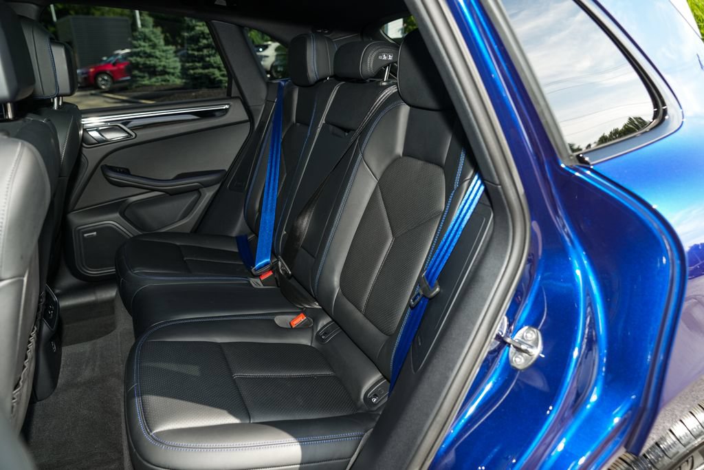 Certified 2026 Porsche Macan Turbo AWD/4WD image 35