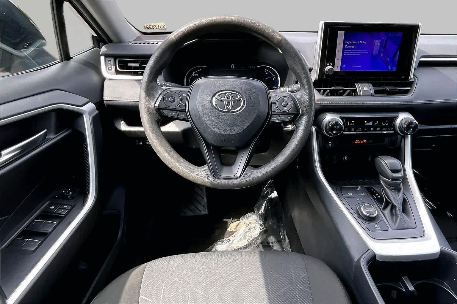Used 2025 Toyota RAV4 XLE AWD/4WD image 6