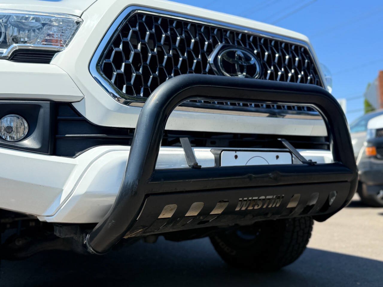 Used 2019 Toyota Tacoma TRD Sport w/ TRD Premium Sport Package AWD/4WD image 15