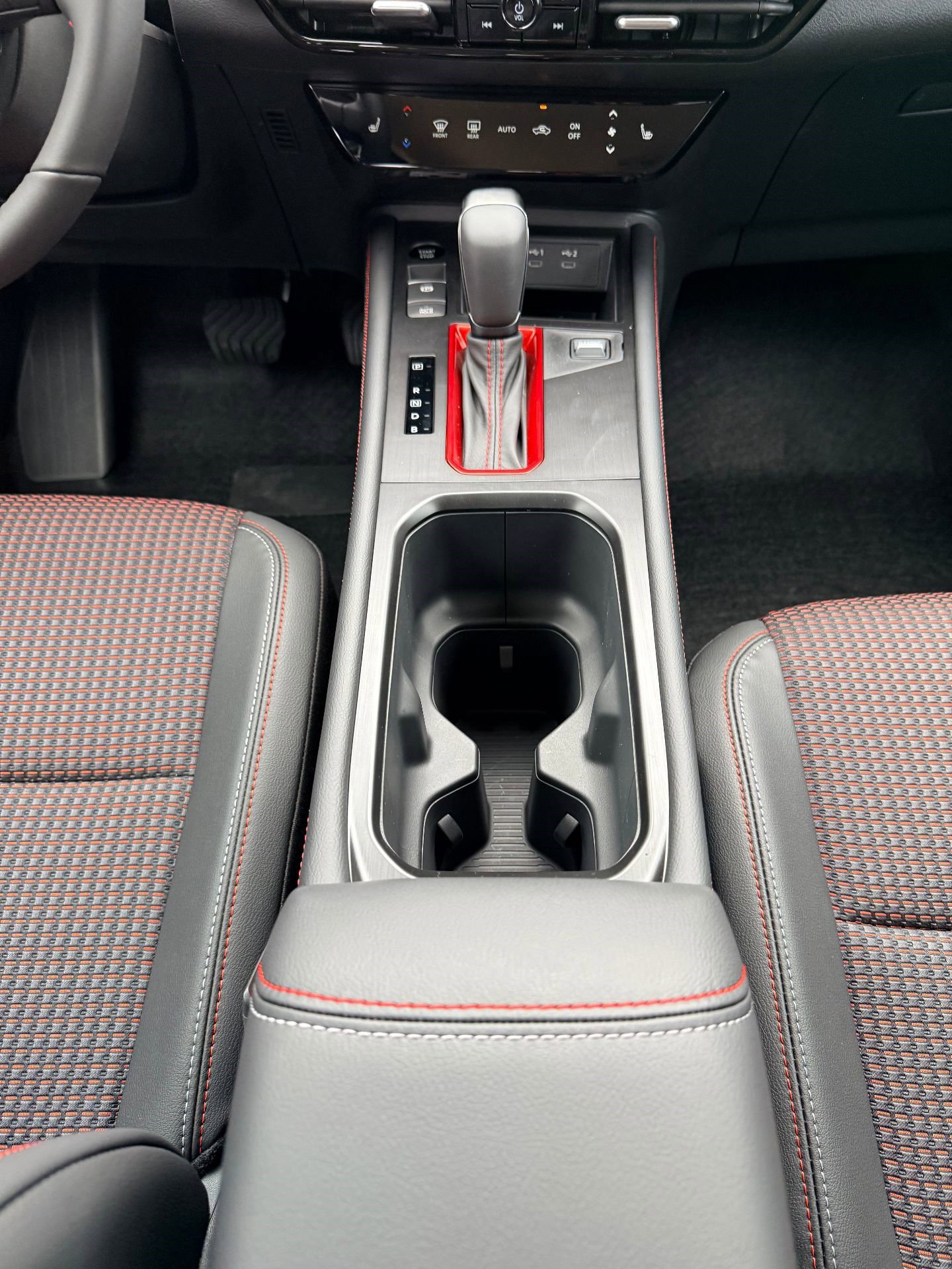 New 2026 Nissan Kicks SR w/ Cold Weather Package image 15