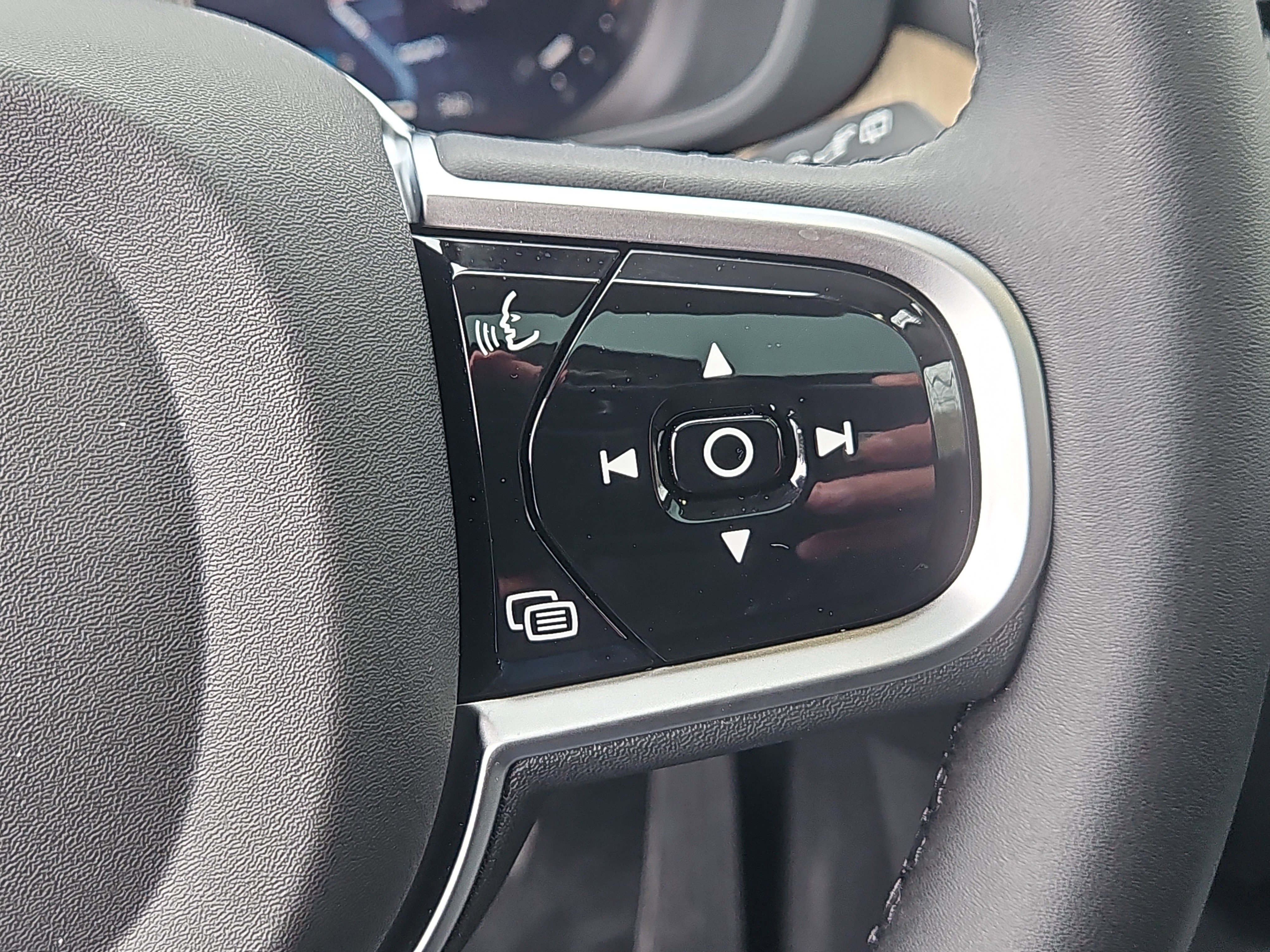 New 2026 Volvo XC60 B5 Ultra w/ Protection Package Premier image 18