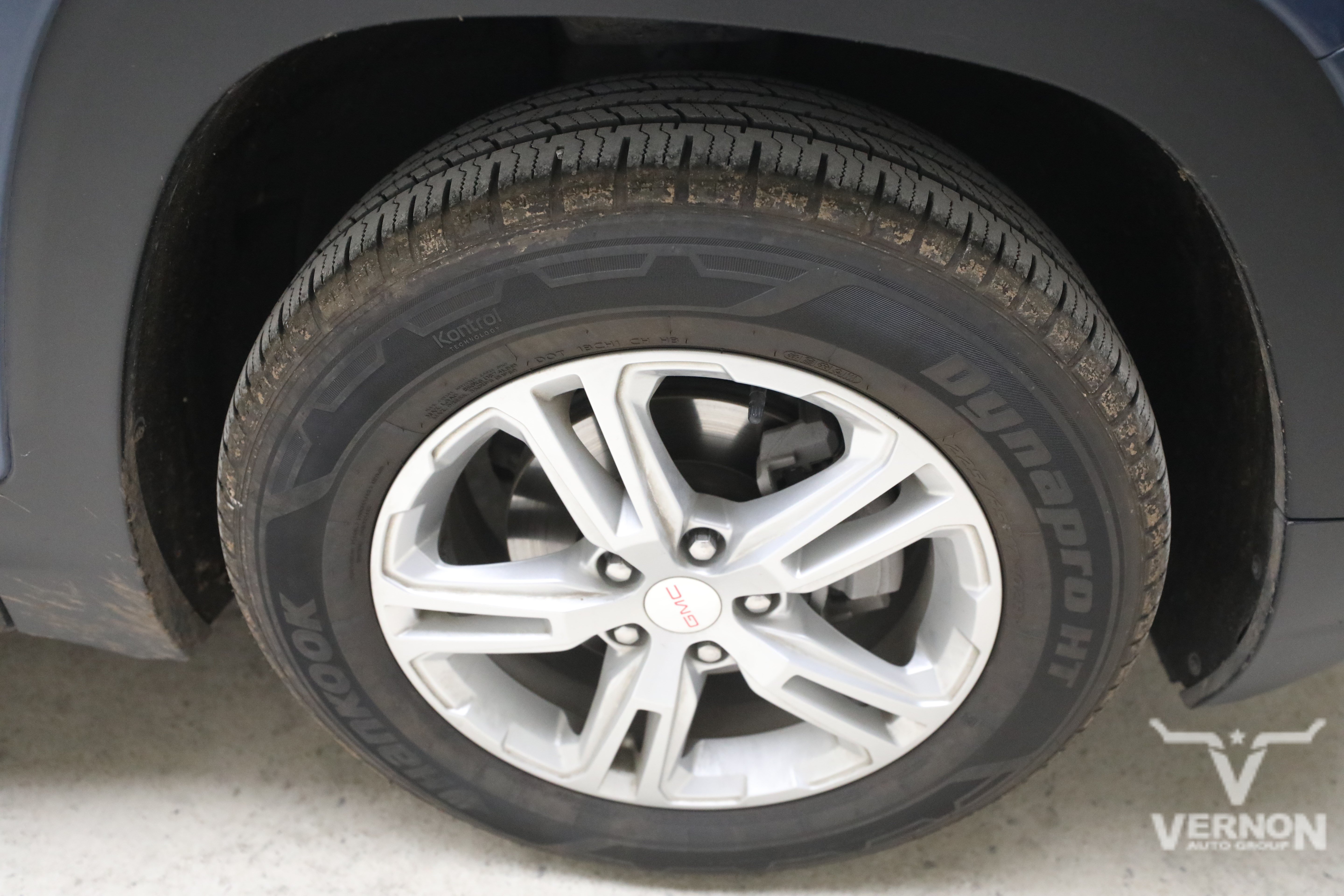 Used 2024 GMC Terrain SLE FWD image 9