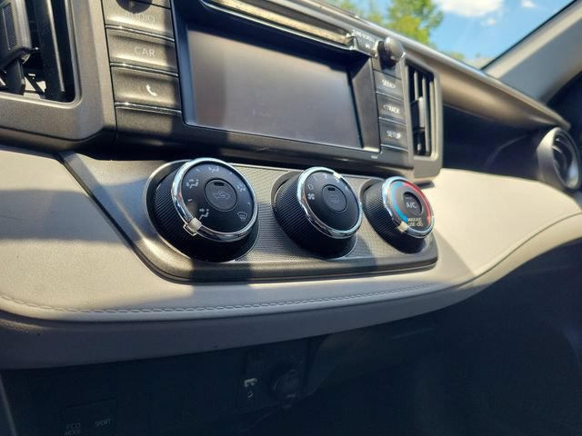 Used 2014 Toyota RAV4 LE FWD image 31