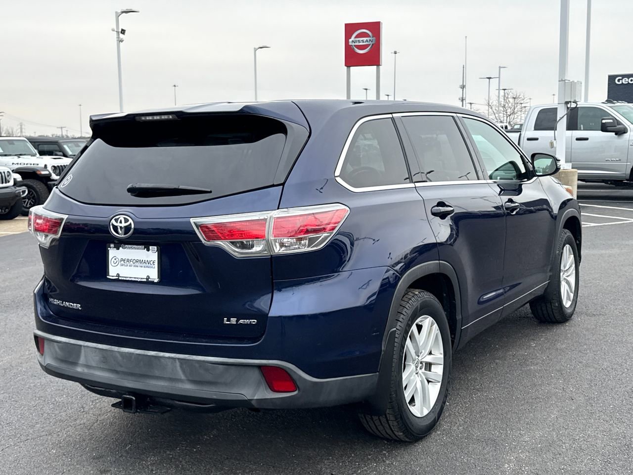 Used 2015 Toyota Highlander LE AWD/4WD image 3