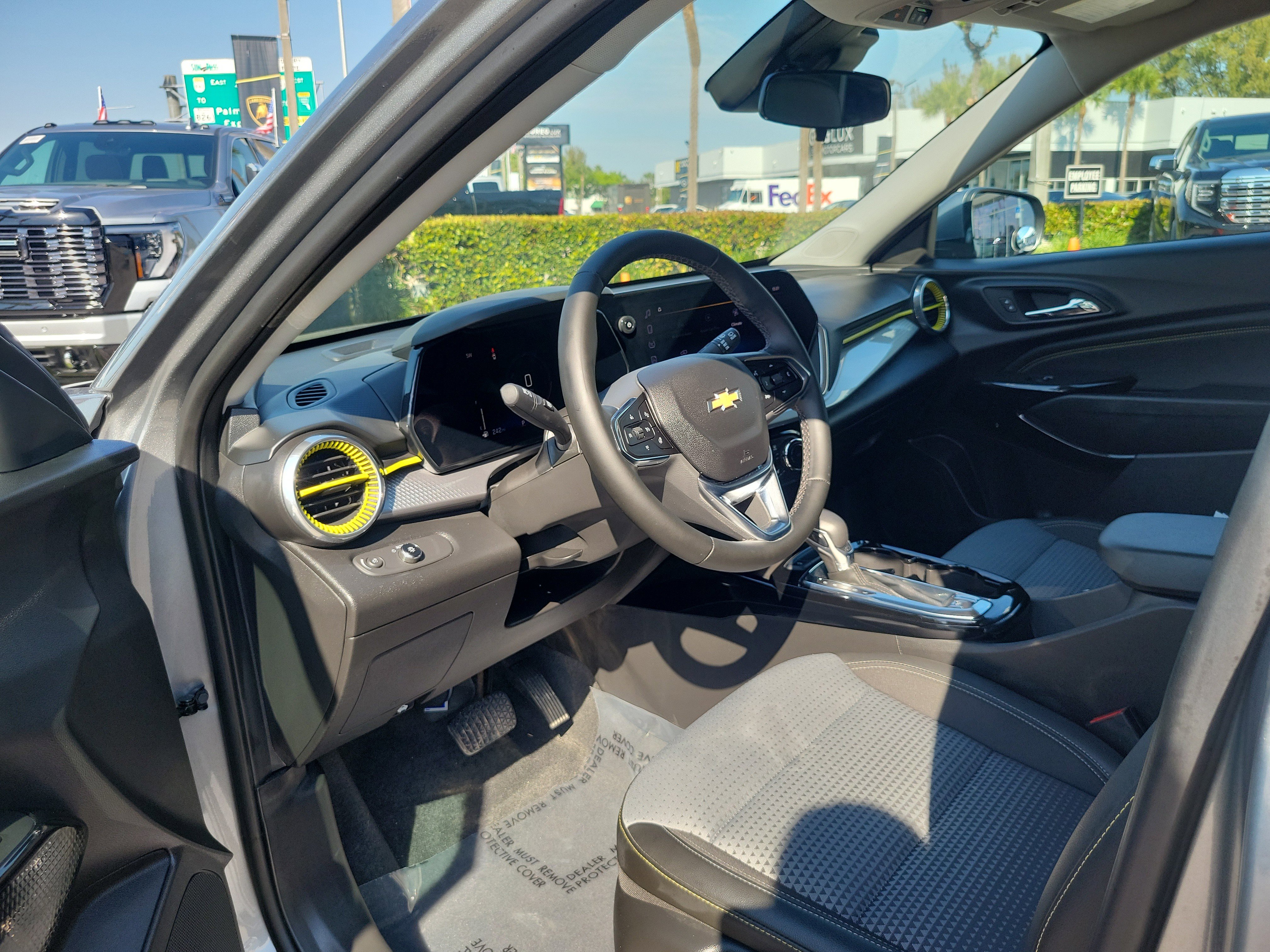 Used 2025 Chevrolet Trax LT w/ Driver Confidence Package FWD image 9