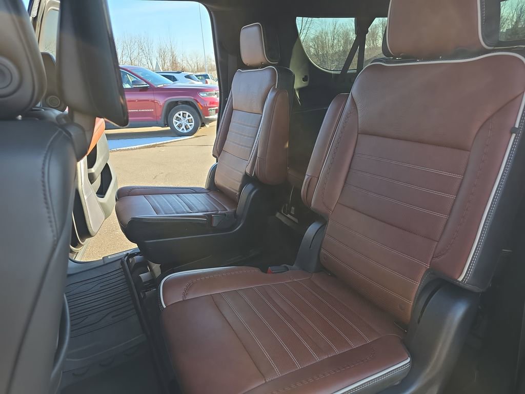 Used 2023 GMC Yukon XL Denali Ultimate image 15
