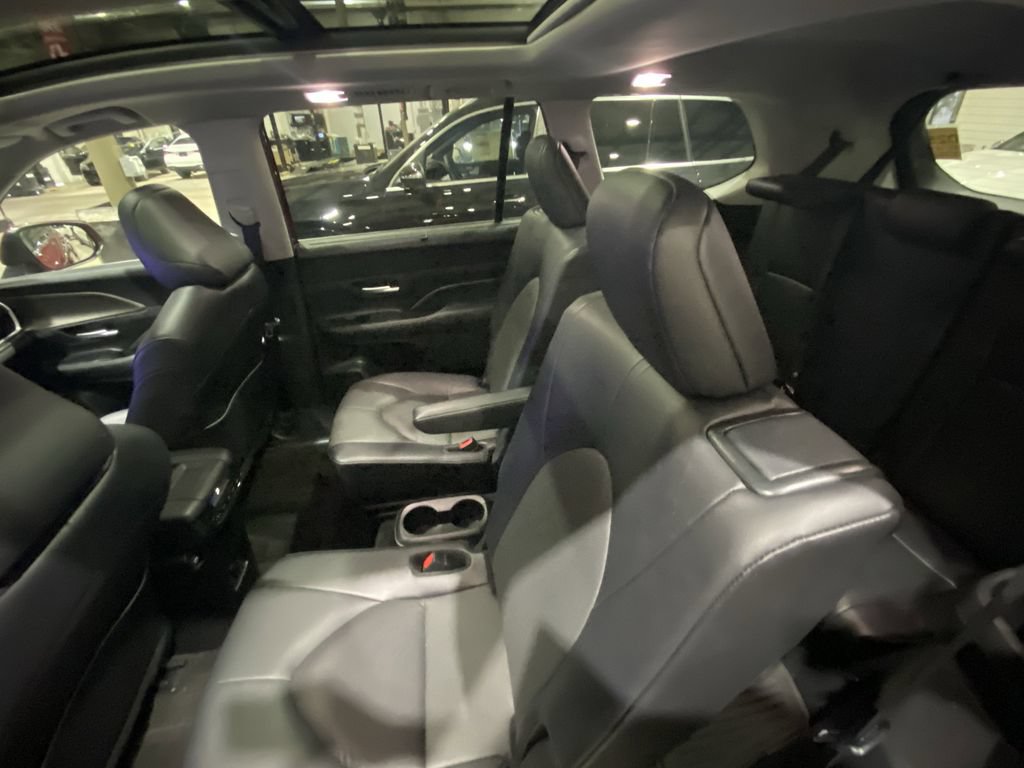 Used 2024 Toyota Grand Highlander AWD image 4