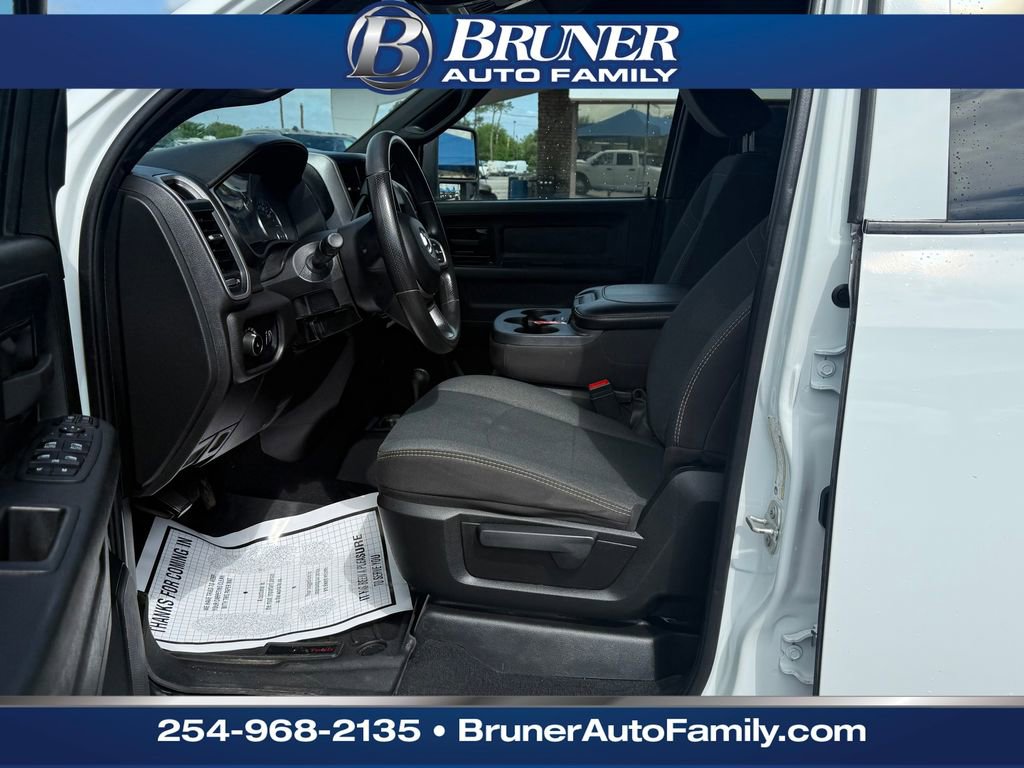 Used 2024 RAM 3500 Tradesman w/ Chrome Appearance Group AWD/4WD image 10