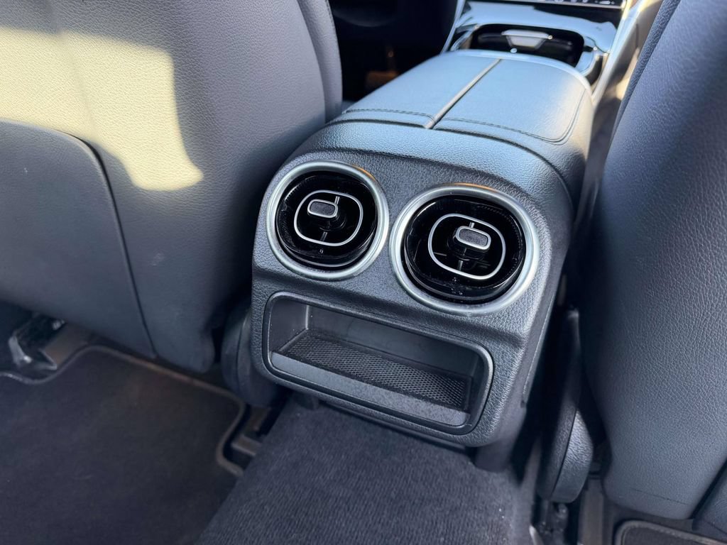 Used 2025 Mercedes-Benz C 300 4MATIC Sedan image 18